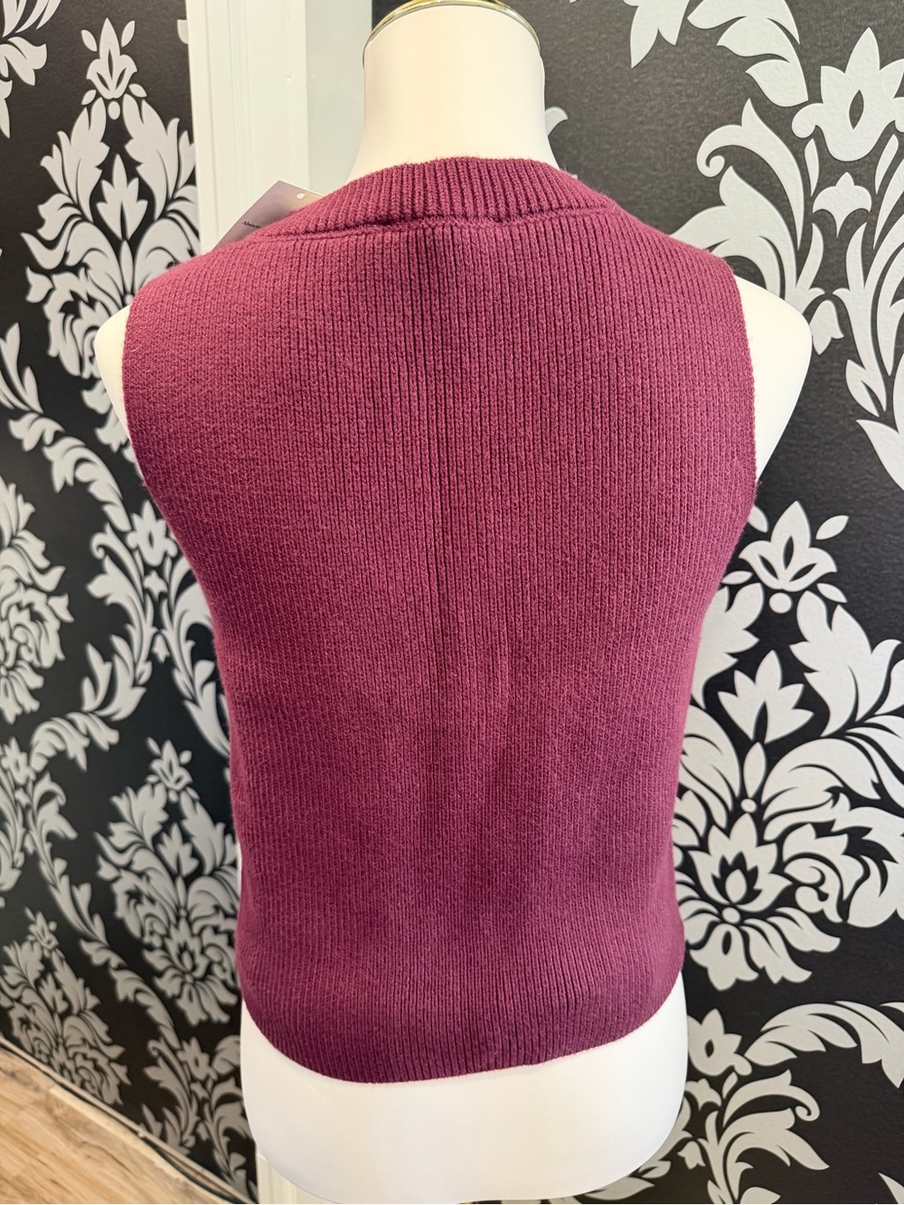 NWT Abercrombie Sleeveless V-Neck Rib Knit Vest - Sz Small - Picture 9 of 9